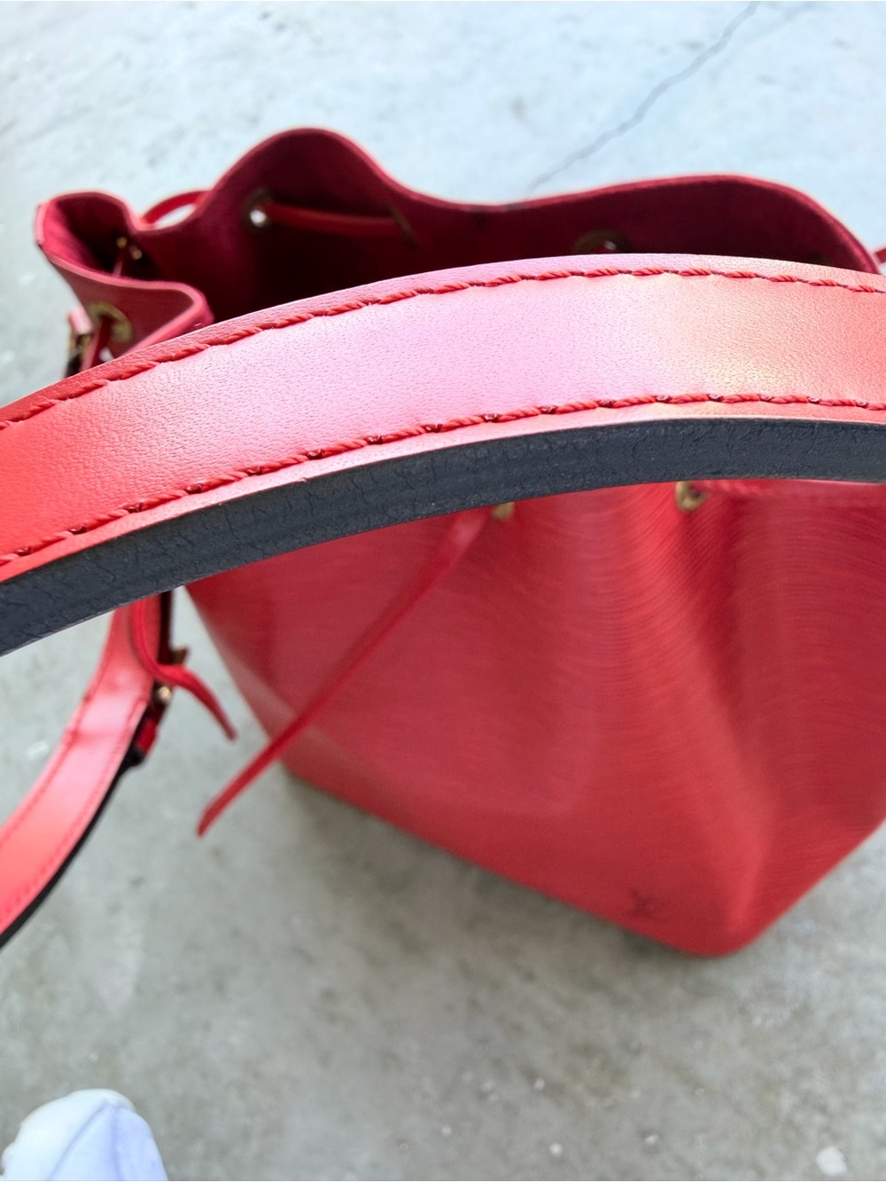 Red Louis Vuitton Drawstring Bucket Bag - Picture 10 of 14